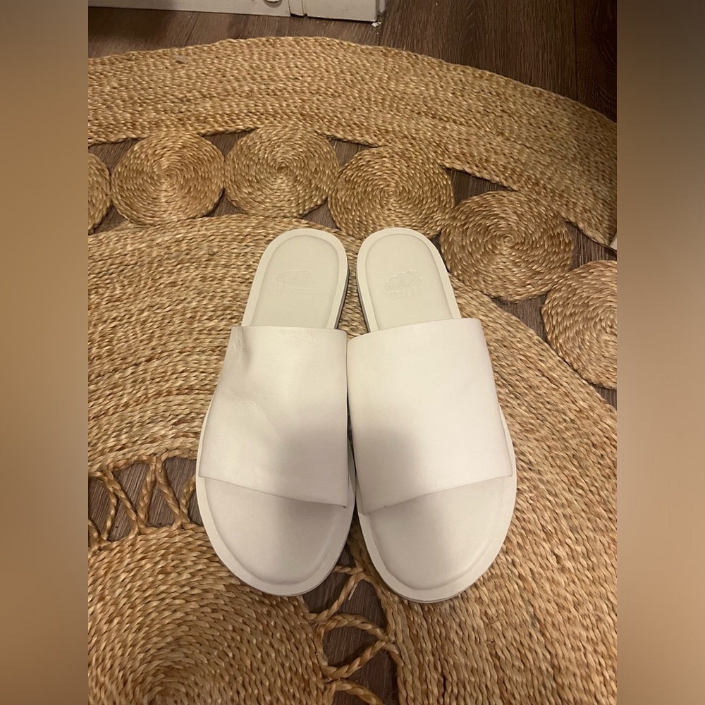 NWOT Roots Sandal slides